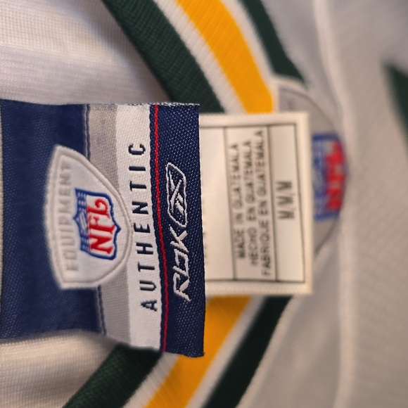 Brett Favre jersey sz med - Picture 4 of 5